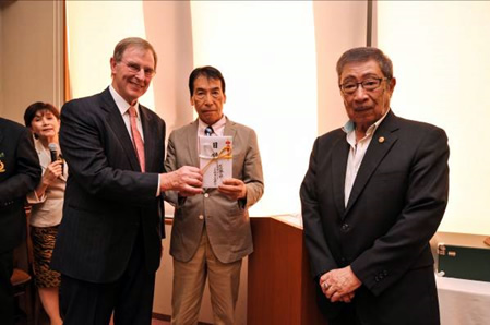 第一回 伏見博明殿下杯チャリティゴルフ大会、チャリティの目標額に達しＮＰＯ法人次代の創造工房“Support Our Kids”海外ホームスティプロジェクトへドネーションが叶いました。