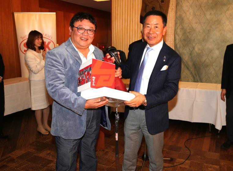 第六回 伏見博明殿下杯チャリティゴルフ大会、表彰式での記念写真