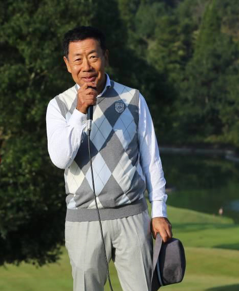 第七回 伏見博明殿下杯チャリティゴルフ大会、野﨑正史実行委員長の開会宣言でスタート