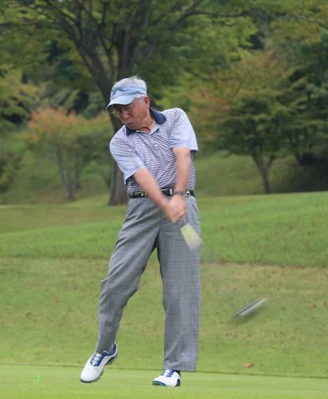 第七回 伏見博明殿下杯チャリティゴルフ大会、東久邇信彦殿下の第一打