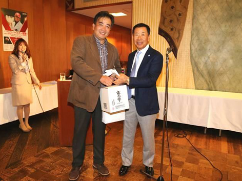 第七回 伏見博明殿下杯チャリティゴルフ大会、三位入賞は野﨑実行委員長賞